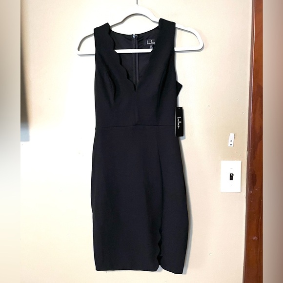 Lulus Scalloped V Neck Mini Dress NWT - Picture 2 of 7
